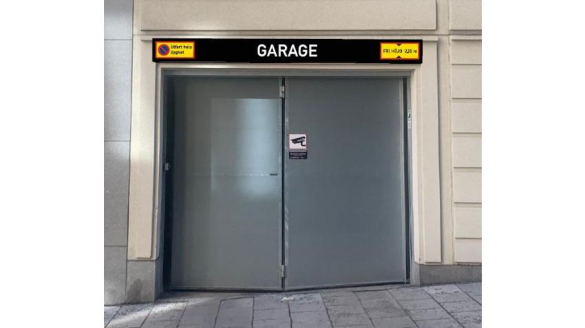 Garageskylt dagsljus (fotomontage)